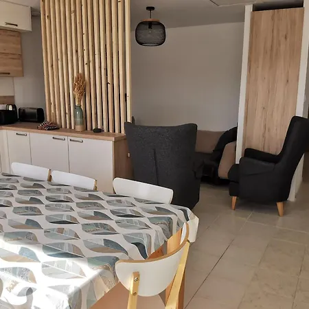 Hébergement de vacances Maison Proche Centre-ville - 8 Pers. - Fr-1-194-457